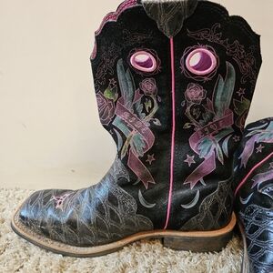 Black ariat square toe boots